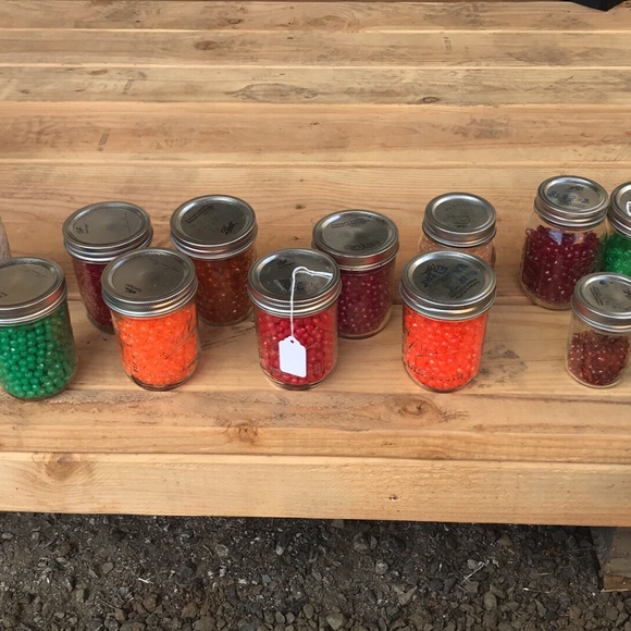 Plastic beads in variety of colors/shapes - Picture 5 of 8